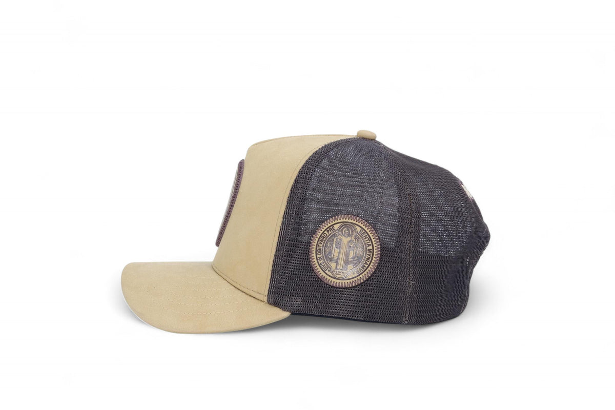 Boné Medalhão de São Bento Nobuck