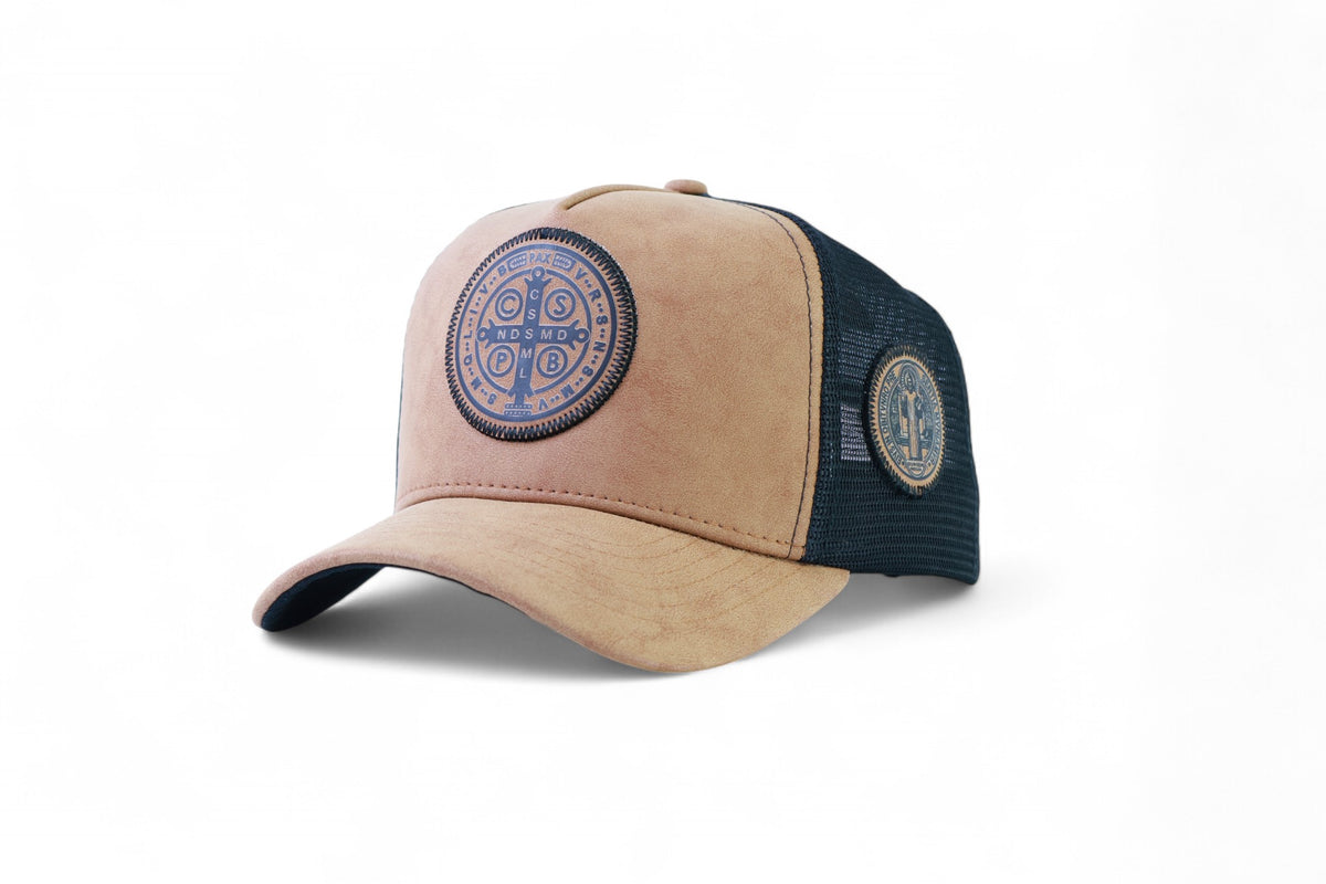 Boné Medalhão de São Bento Bege Escuro