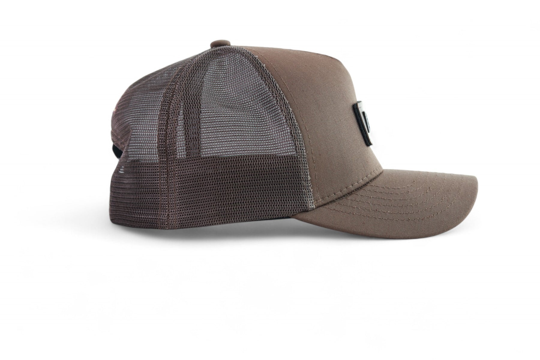 Boné Agro Farm Logo Metal Marrom